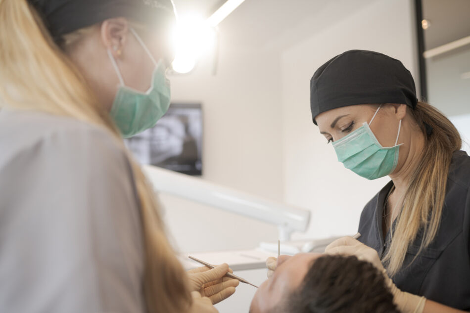 Doktorin Behandelt Patient